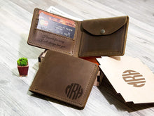 Carica l&#39;immagine nel visualizzatore di Gallery, Personalized Monogram Leather Wallet
