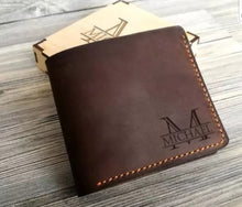 Carica l&#39;immagine nel visualizzatore di Gallery, Personalized Monogram Leather Wallet
