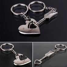 Carica l&#39;immagine nel visualizzatore di Gallery, Love Heart Arrow Keychain Set
