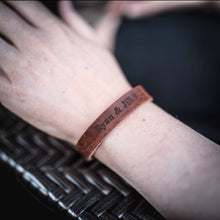 Carica l&#39;immagine nel visualizzatore di Gallery, Personalized Leather Bracelet
