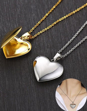 Carica l&#39;immagine nel visualizzatore di Gallery, Heart Locket Necklace
