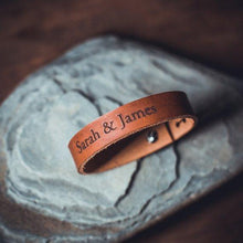 Carica l&#39;immagine nel visualizzatore di Gallery, Personalized Leather Bracelet
