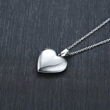 Carica l&#39;immagine nel visualizzatore di Gallery, Heart Locket Necklace
