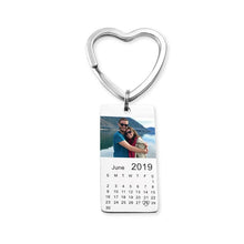 Carica l&#39;immagine nel visualizzatore di Gallery, Personalized Photo Calendar Keychain
