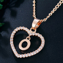 Carica l&#39;immagine nel visualizzatore di Gallery, Initial Heart Pendant Necklace
