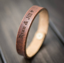 Carica l&#39;immagine nel visualizzatore di Gallery, Personalized Leather Bracelet
