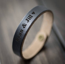 Carica l&#39;immagine nel visualizzatore di Gallery, Personalized Leather Bracelet
