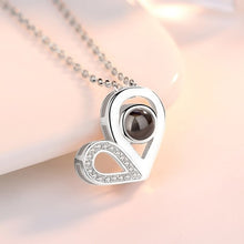 Carica l&#39;immagine nel visualizzatore di Gallery, Custom Photo Projection Necklace
