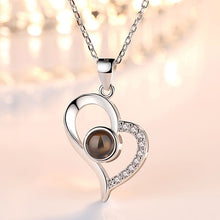 Carica l&#39;immagine nel visualizzatore di Gallery, Custom Photo Projection Necklace
